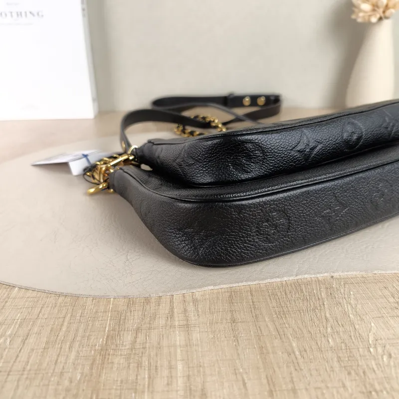 Louis Vuitton Crossbody Bag Multi Pochette Accessoires Black Calfskin Small25 × 4.5 × 14.5 cm — detail view 2 of 8