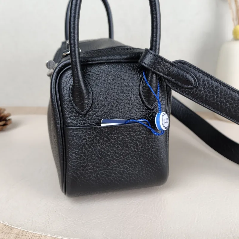 Hermès Crossbody Bag Lindy Mini 19 89Black TC Calfskin Mini 19 × 9.5 × 13 cm K — detail view 11 of 11