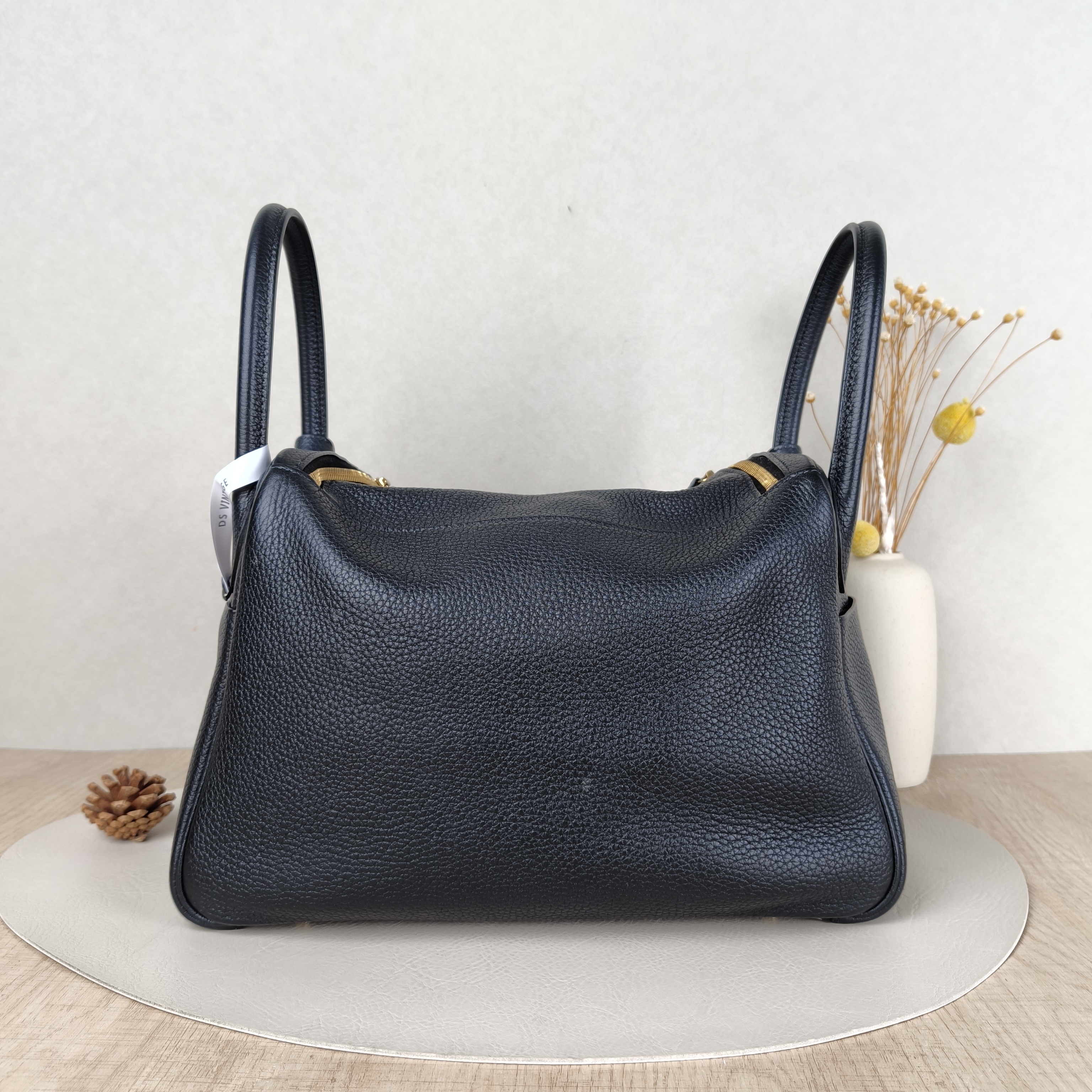 Hermès Crossbody Bag Lindy 3089Black Taurillon Clemence TC Calfskin Medium30 × 15 × 19 cm — cover view 2 of 5