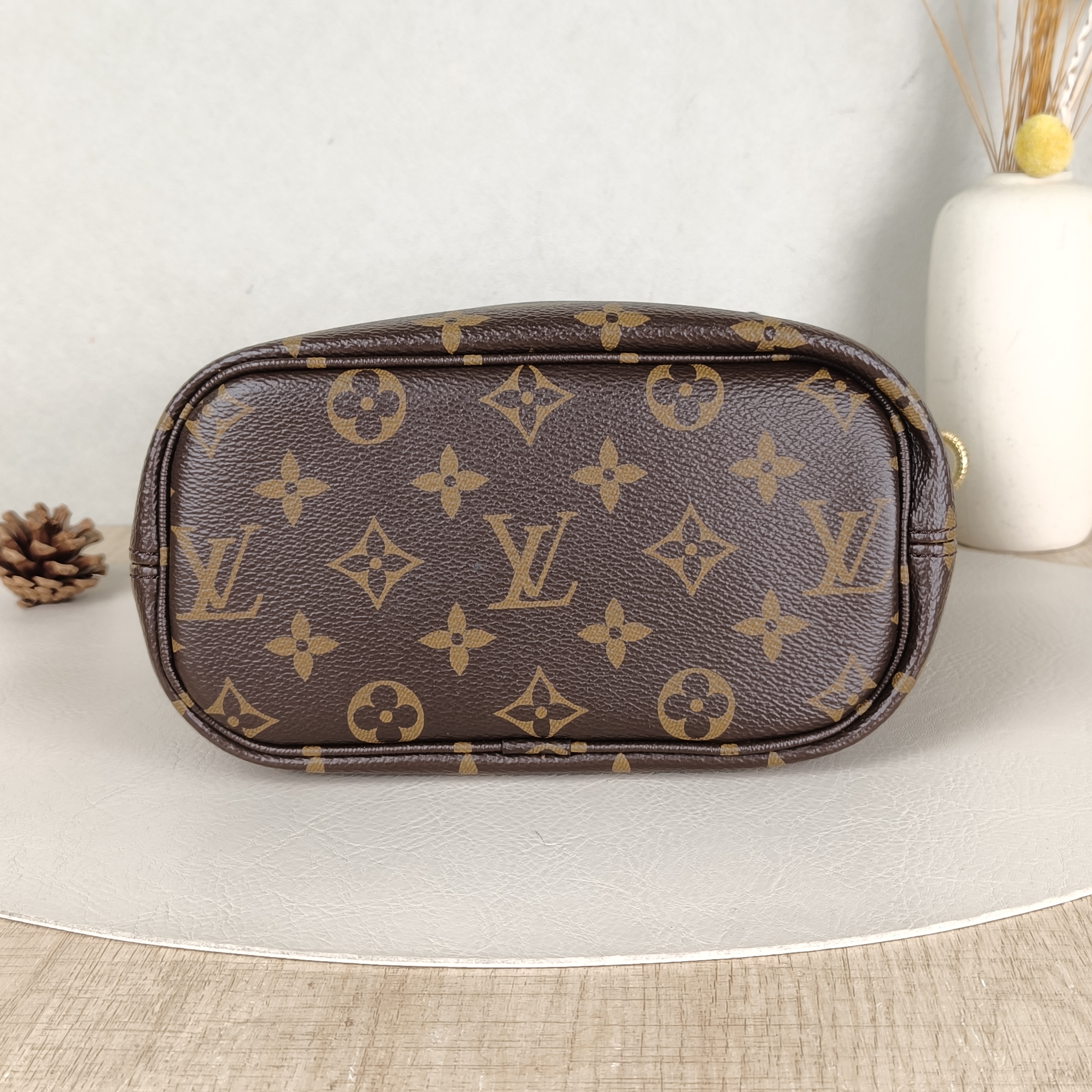 Louis Vuitton Crossbody Bag NEVERFULL INSIDE OUT BB Black PVC · Calfskin BB26.5 × 11 × 16.5 cm — cover view 2 of 6