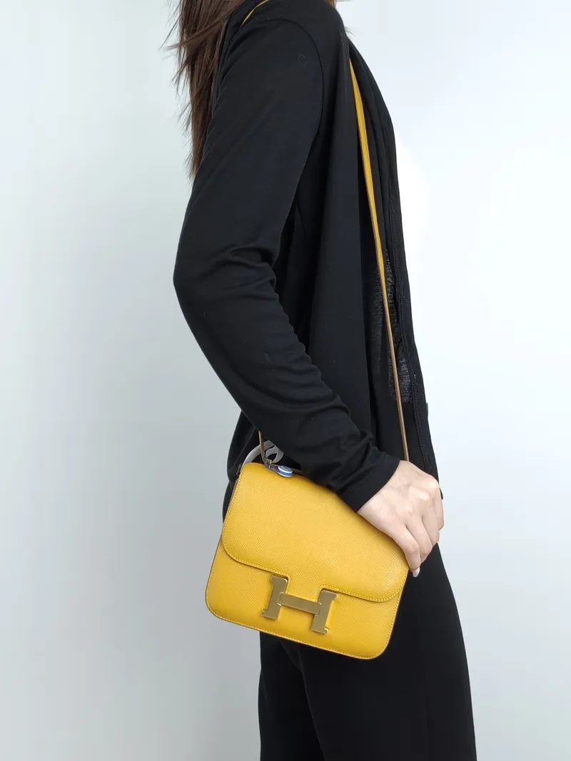 Hermès Crossbody Bag Constance 19 Gold-Tone Hardware Epsom Calfskinmini18 × 4 × 15 cm Conditioned — on-model view 4 of 4