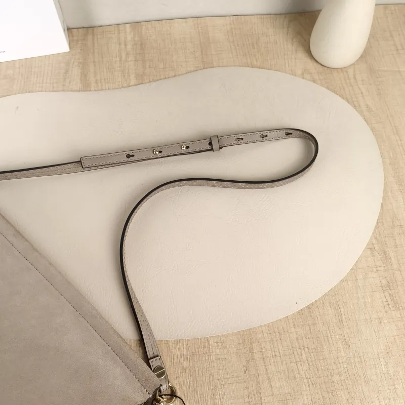 Chloé Crossbody Bag Crossbody Bag Grey Suede One Size31 × 5 × 26 cm — detail view 4 of 14