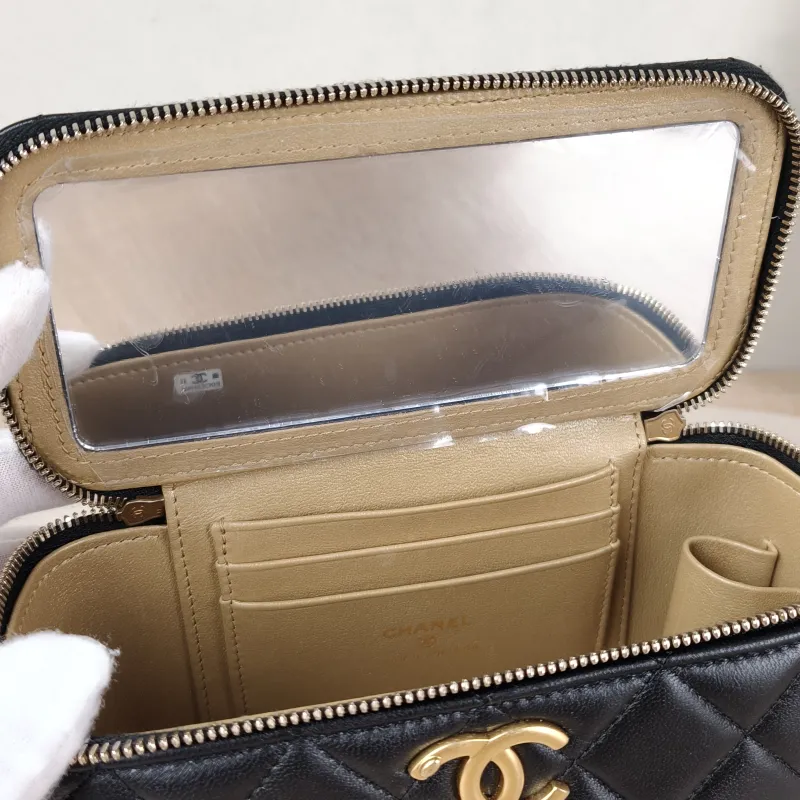 Chanel Crossbody Bag Edition C Black Lambskin 16 × 8 × 9.5 cm — detail view 5 of 10