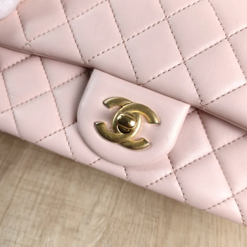Chanel Crossbody Bag mini Pink Lambskin One Size 20 × 6 × 12 cm — detail view 12 of 14