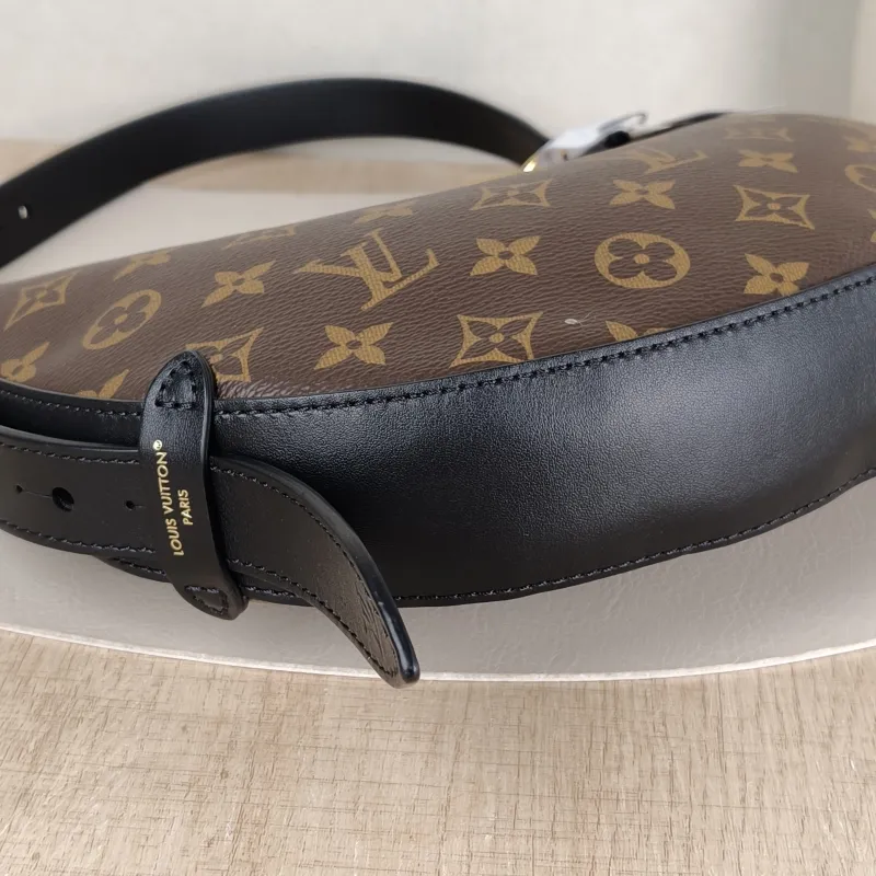 Louis Vuitton Shoulder Bag COOKIE Monogram PVC BB 28.5 × 5 × 19 cm — detail view 3 of 10