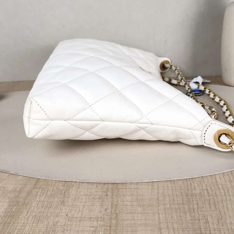 Chanel Shoulder Bag25s hobo White Lambskin Large32 × 6 × 20 cm — detail view 4 of 12