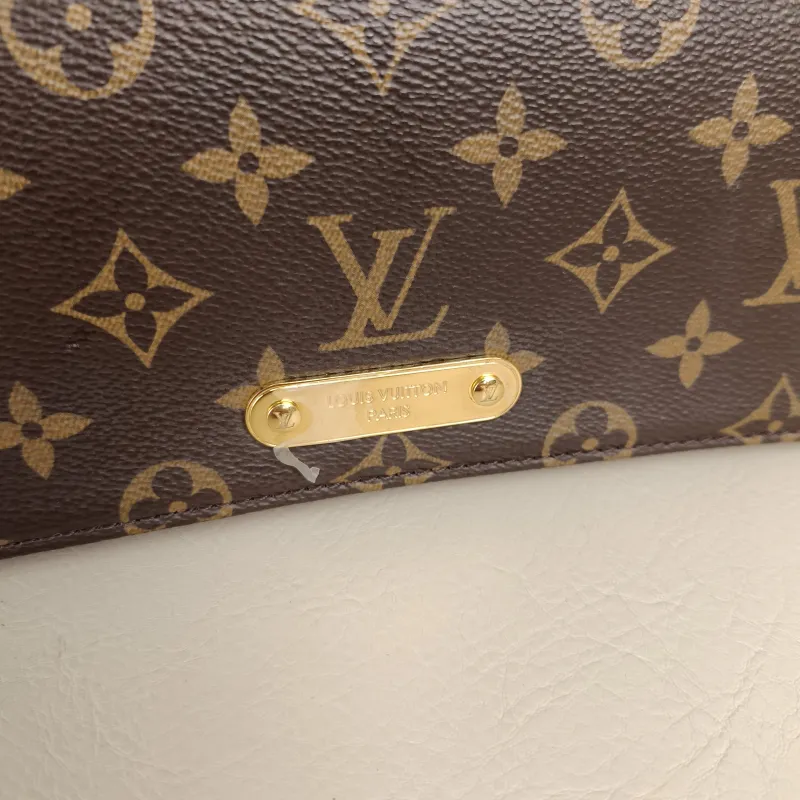 Louis Vuitton Crossbody Bag LILY Chain Bagwoc Monogram PVC21 × 3.5 × 10.5 cm — detail view 4 of 12