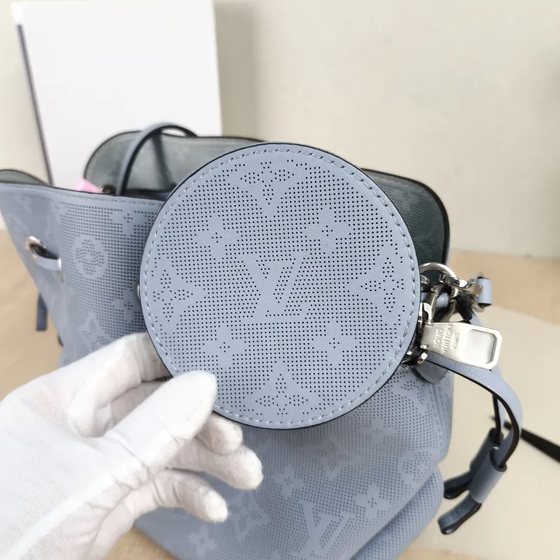 Louis Vuitton Crossbody Bag BELLA Calfskin One Size22 × 14 × 19 cm — detail view 1 of 11