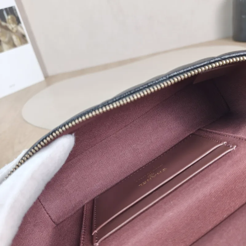 Chanel Crossbody Bag lp Box Bag Top Handle Crossbody Bag Black Grained Calfskin One Size 19.5 × 5 × 17 cm — detail view 8 of 13