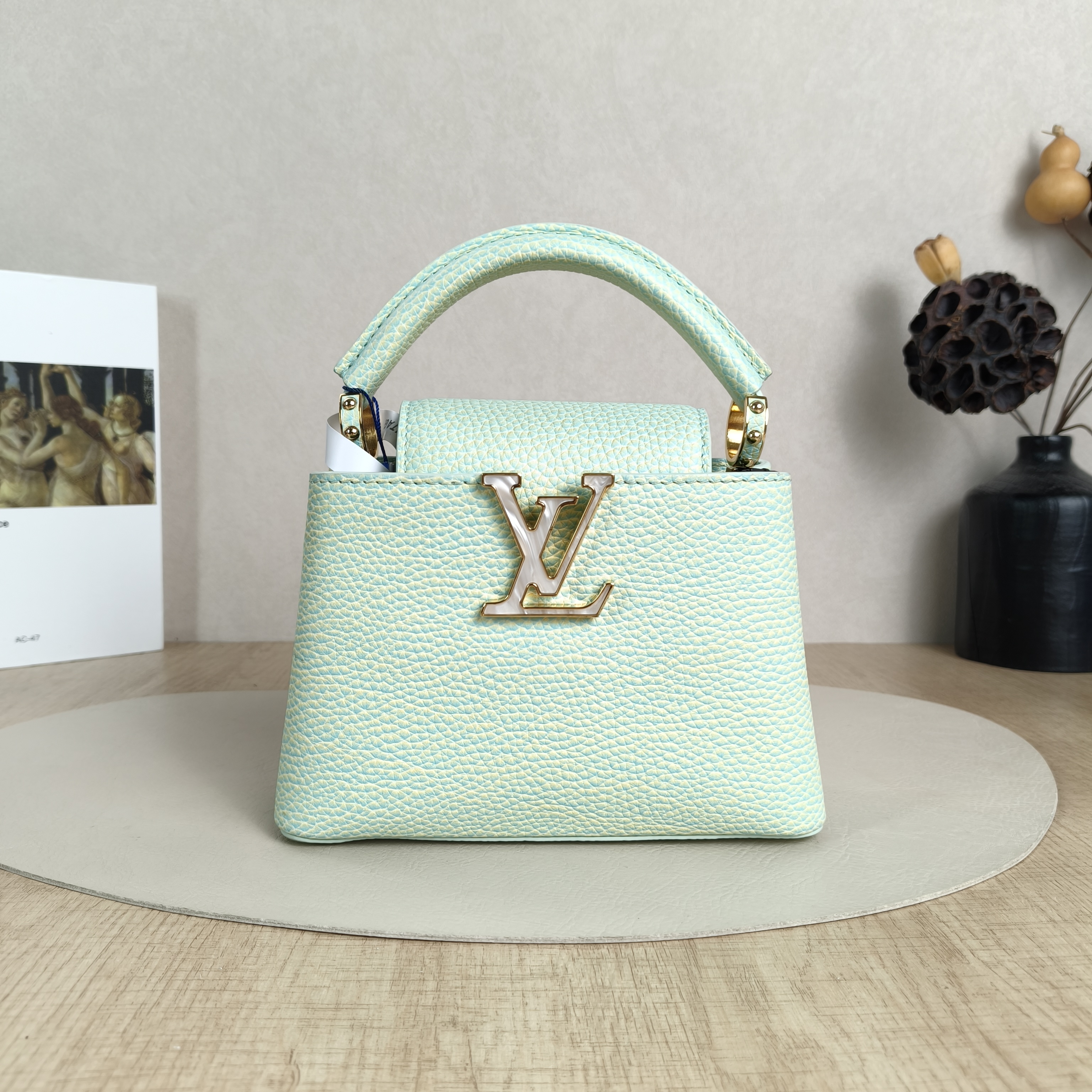 Louis Vuitton Crossbody Bag Capucines Calfskinmini21 × 8 × 14 cm