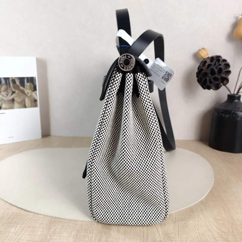 Hermès Crossbody Bag Herbag 31 Black · White Canvas Medium 30.5 × 11 × 25.5 cm u — detail view 11 of 14
