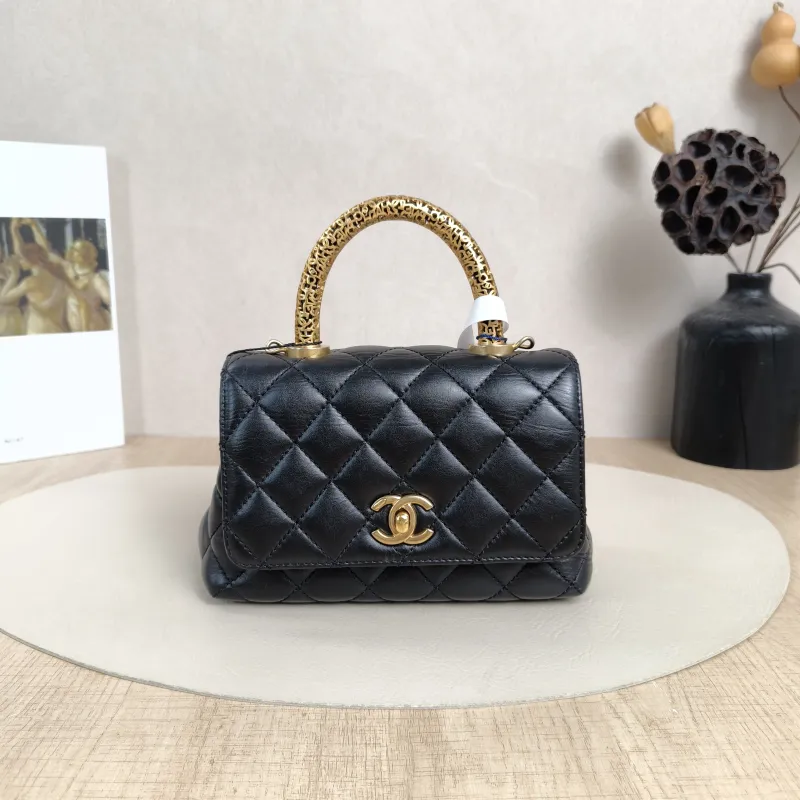 Chanel Top Handle Bag22a Coco Handle​Black CC alfskinmini19 × 9 × 13 cm