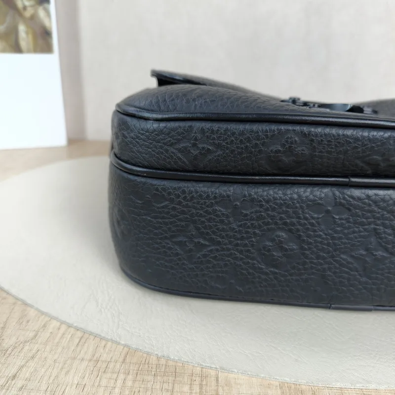 Louis Vuitton Crossbody Bag S Lock Messenger Bag Black Calfskin One Size22 × 8 × 18 cm — detail view 3 of 15