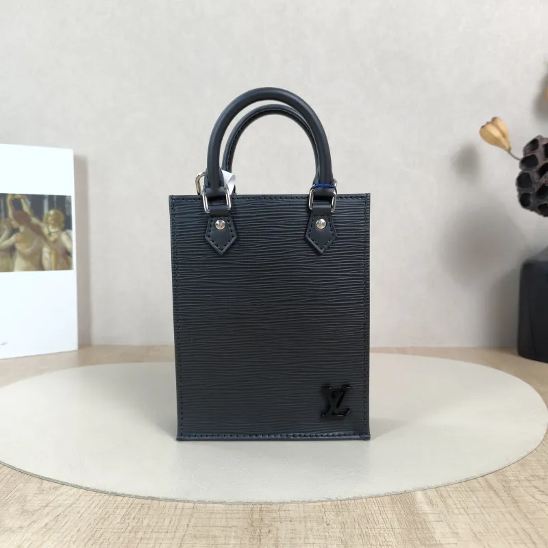 Louis Vuitton Crossbody Bag PETIT SAC PLAT Mini Black Epi Embossed Calfskinmini14 × 5 × 17 cm