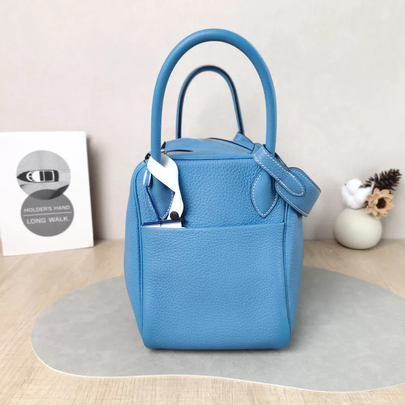 Hermès Crossbody Bag Lindy 3075 Taurillon Clemence TC Calfskin30 × 15 × 19 cm — detail view 8 of 14