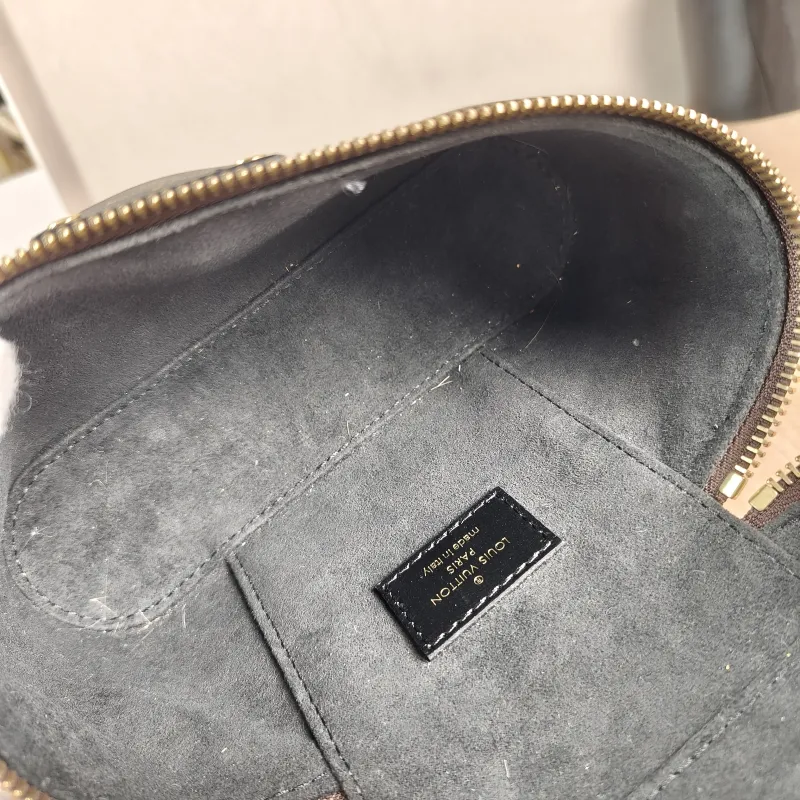 Louis Vuitton Shoulder Bag VANITY Cosmetic Bag Monogram PVC Small19 × 11 × 13 cm — detail view 7 of 11
