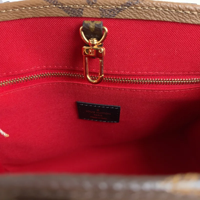 Louis Vuitton Shoulder Bag Onthego Monogram PVC Small 25 × 11.5 × 19 cm — detail view 4 of 12