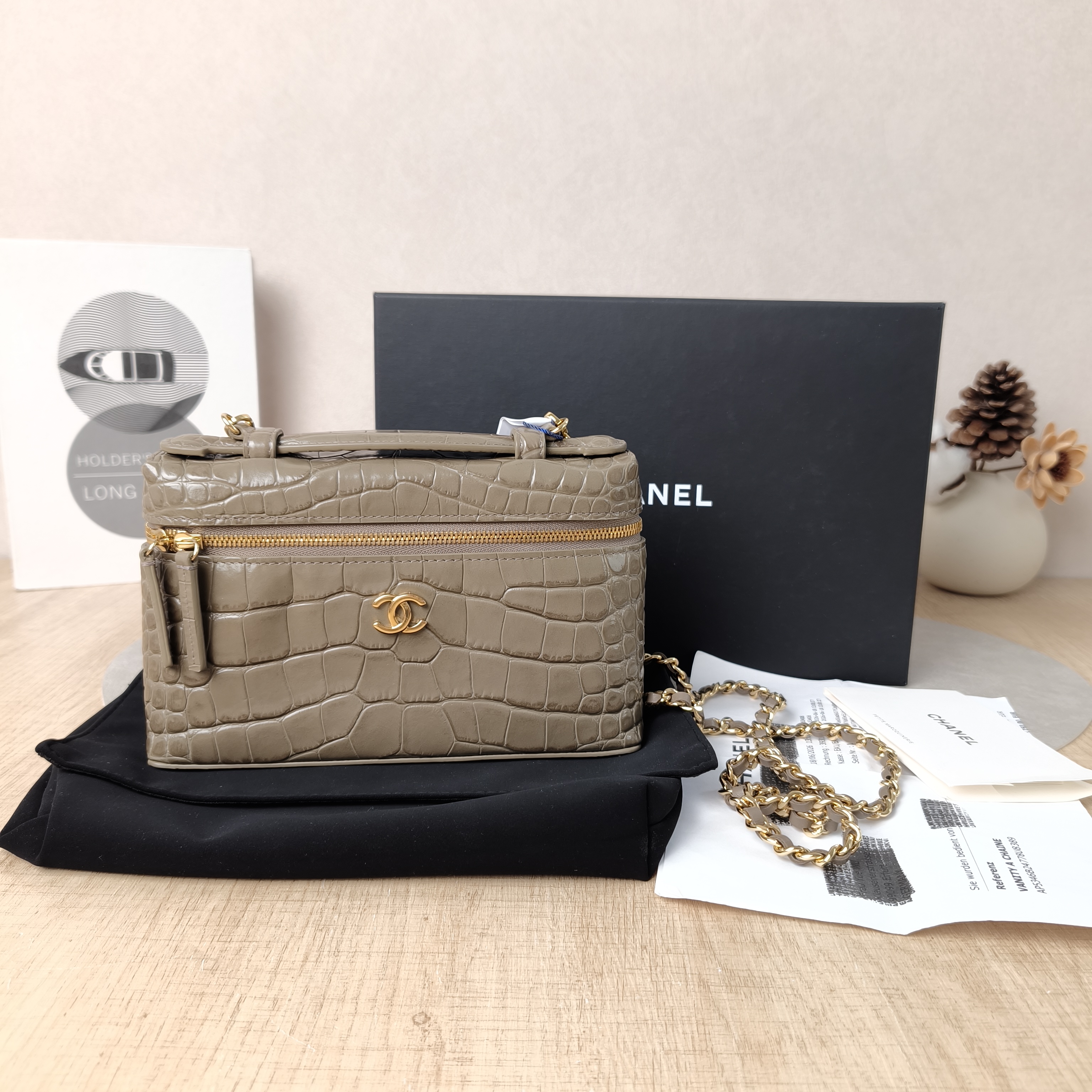 Chanel Crossbody Bag26a Collectionlp Top Handle Bag Grey Calfskin One Size19.5 × 5 × 17 cm — cover view 2 of 6
