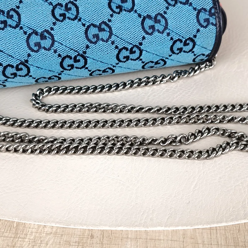 GUCCI Crossbody Bag GG Marmont Mini Marmont Mini Canvasmini16.5 × 4.5 × 9.5 cm — detail view 4 of 11