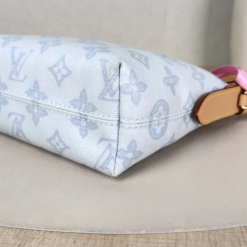 Louis Vuitton Shoulder Bag Pochette Hills Blue PVC One Size 18.5 × 6.5 × 11 cm — detail view 8 of 11
