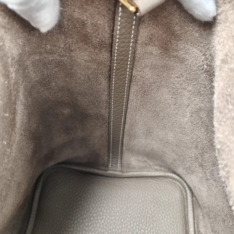 Hermès Top Handle Bag Picotin Lock 22 22 Clemence Taurillon TC Calfskin Medium22 × 18 × 21 cm — detail view 2 of 17
