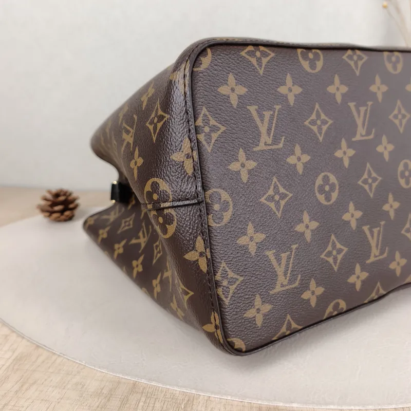 Louis Vuitton Shoulder Bag NÉONOÉ Bucket Bag Black PVC Medium 26 × 17.5 × 26 cm — detail view 7 of 9