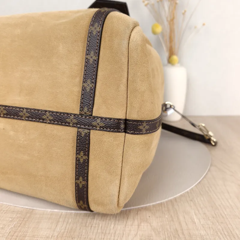 Louis Vuitton Shoulder Bag EXPRESS Shoulder Bag Suede Medium 36 × 18.5 × 24 cm — detail view 9 of 11