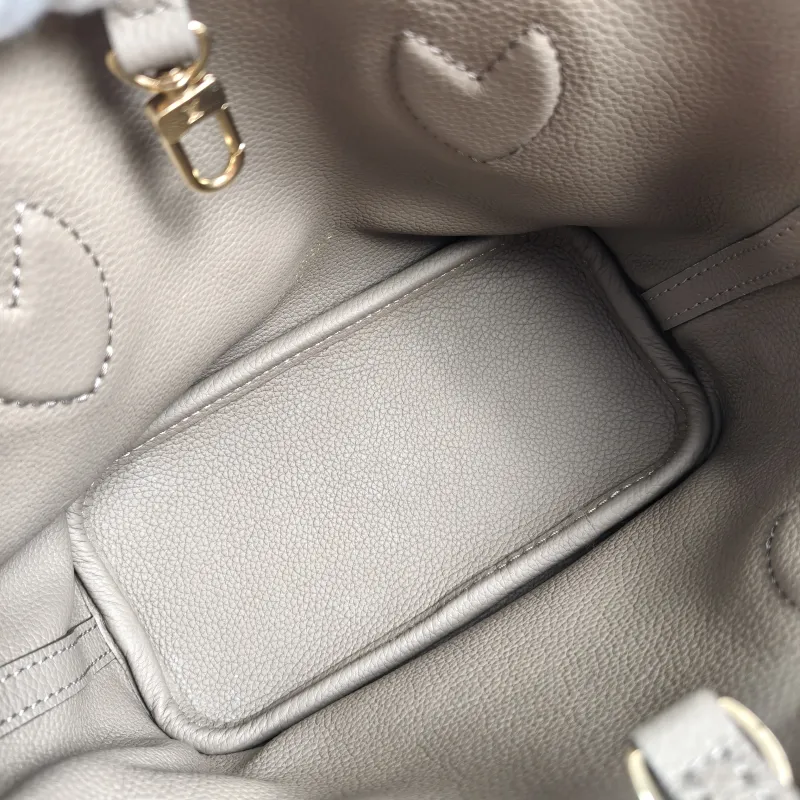 Louis Vuitton Crossbody Bag NEVERFULL INSIDE OUT BB PVC · Calfskin BB 26.5 × 11 × 16.5 cm — detail view 3 of 11