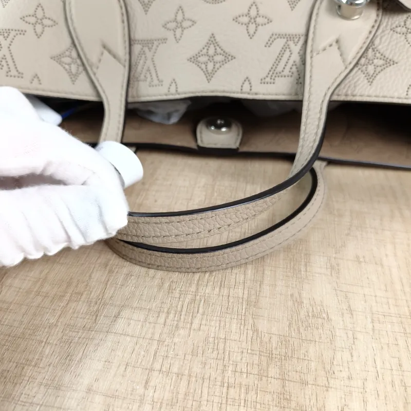 Louis Vuitton Crossbody Bag Blossom Top Handle Bag Calfskin Small20 × 12.5 × 20 cm — detail view 7 of 13