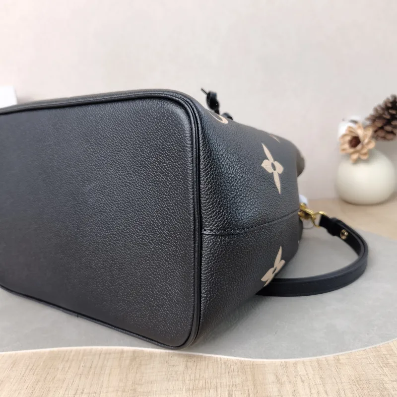 Louis Vuitton Shoulder Bag NÉONOÉ Bucket Bag Black · White Monogram Empreinte Embossed Calfskin Medium 26 × 17.5 × 26 cm — detail view 4 of 14