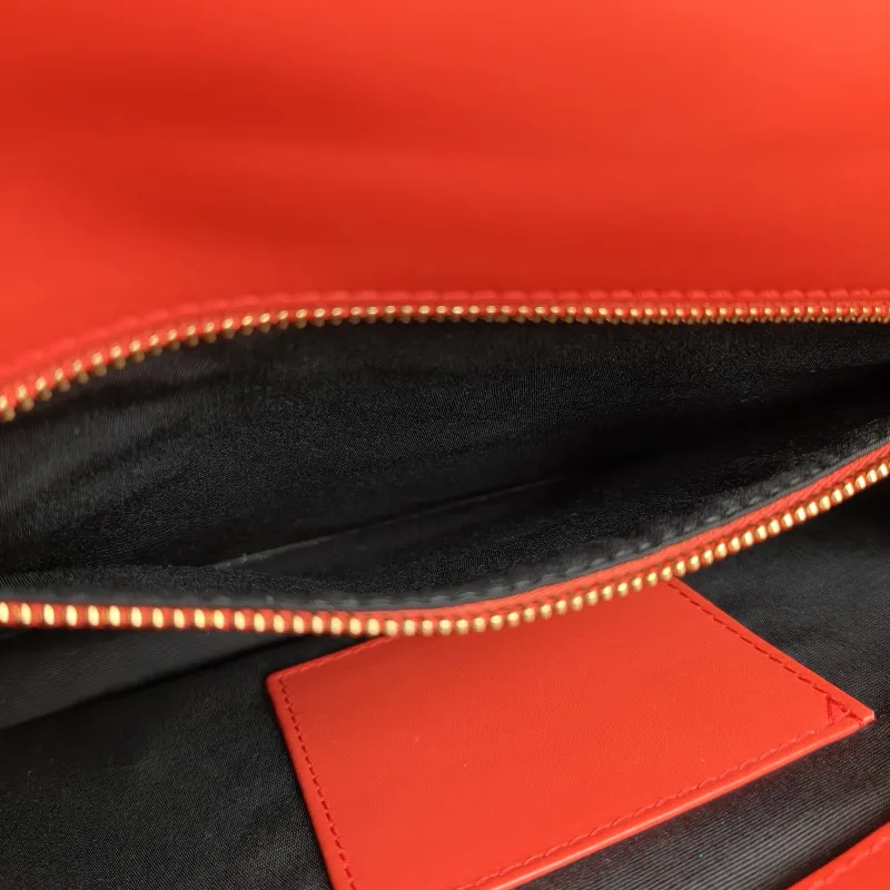 Bvlgari Shoulder Bag Serpenti Forever Collection Crossbody Bag Red Calfskin Medium27.5 × 7 × 18 cm — detail view 15 of 15