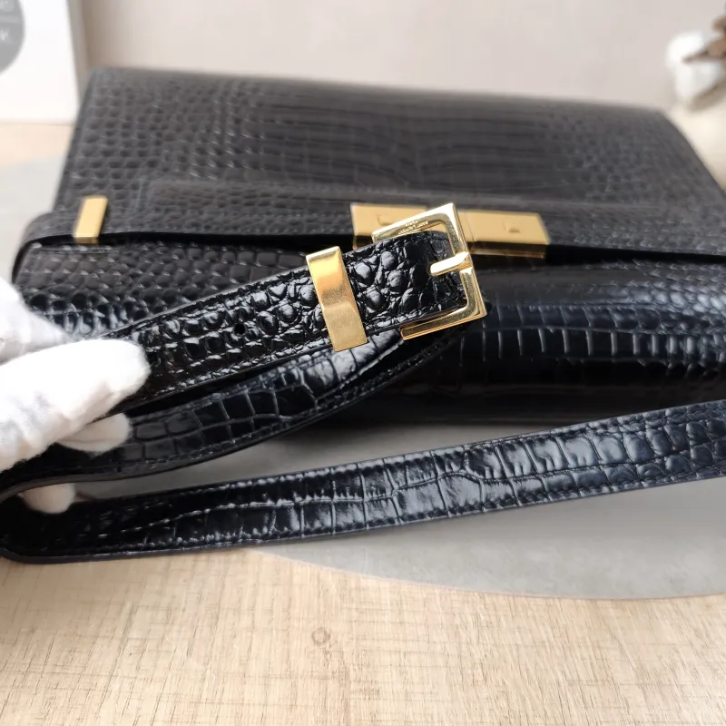 SAINT LAURENT Shoulder Bag MANHATTAN Black Calfskin Medium29 × 7.5 × 20 cm — detail view 8 of 12