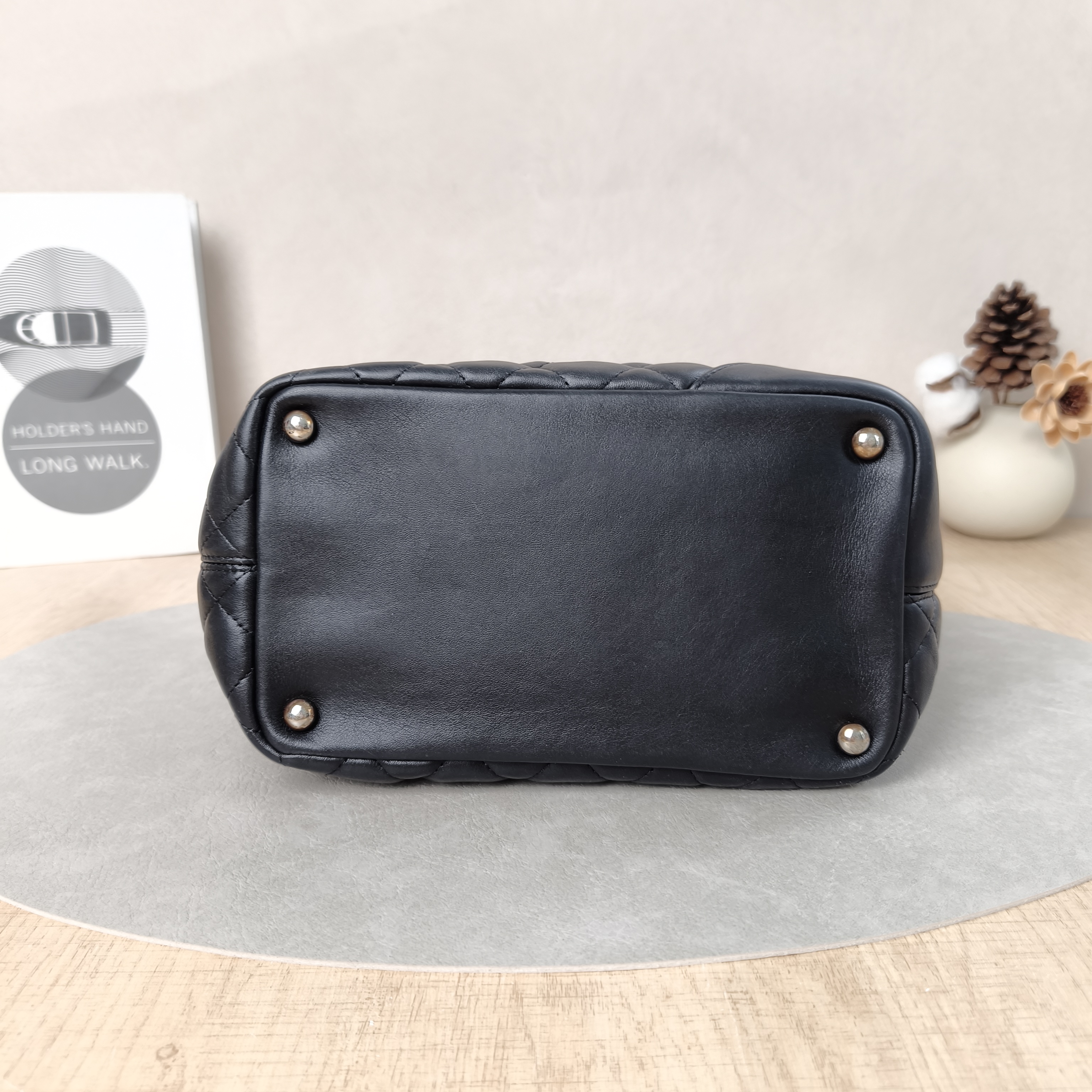 Chanel Shoulder Bag Cambon Basket Black Calfskin Small20 × 12 × 24 cm — cover view 2 of 5