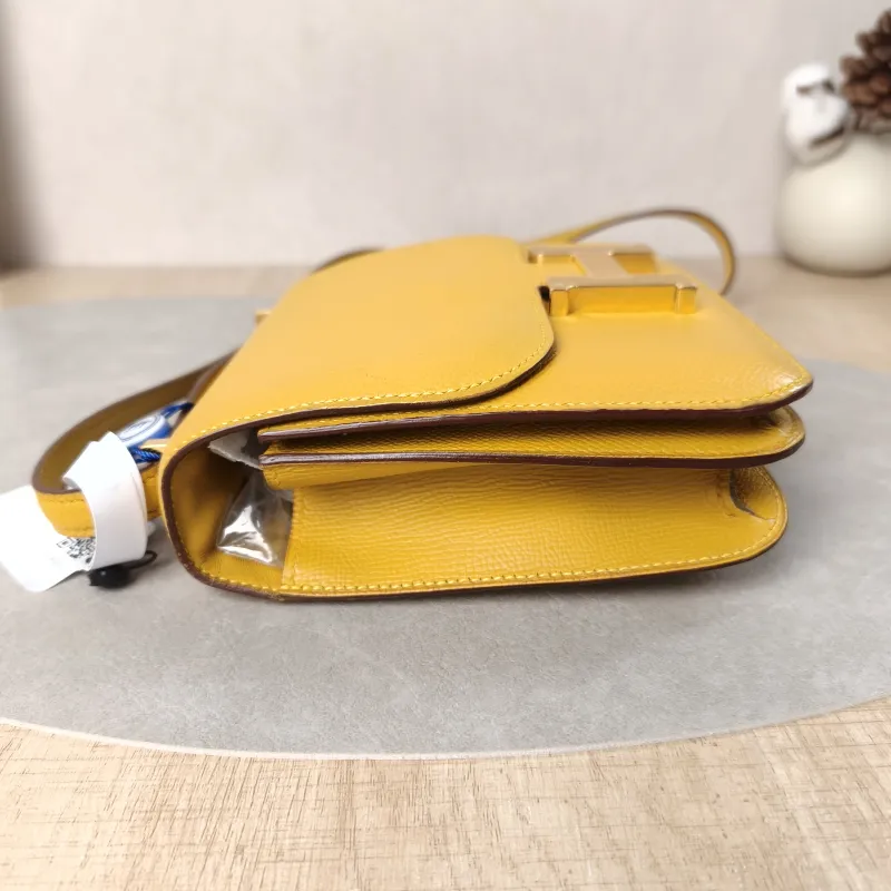 Hermès Crossbody Bag Constance 19 Gold-Tone Hardware Epsom Calfskinmini18 × 4 × 15 cm Conditioned — detail view 5 of 15