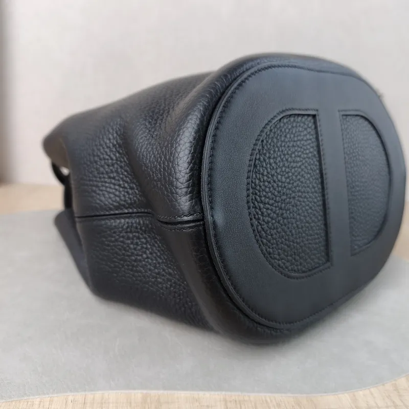 Hermès Top Handle Bag In-the-Loop 23 89Black Taurillon Clemence TC Calfskin Medium 23 × 15 × 25 cm B — detail view 7 of 12