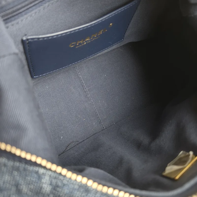 Chanel Shoulder Bag c hobo Blue Small 31 × 15 × 22 cm — detail view 11 of 13