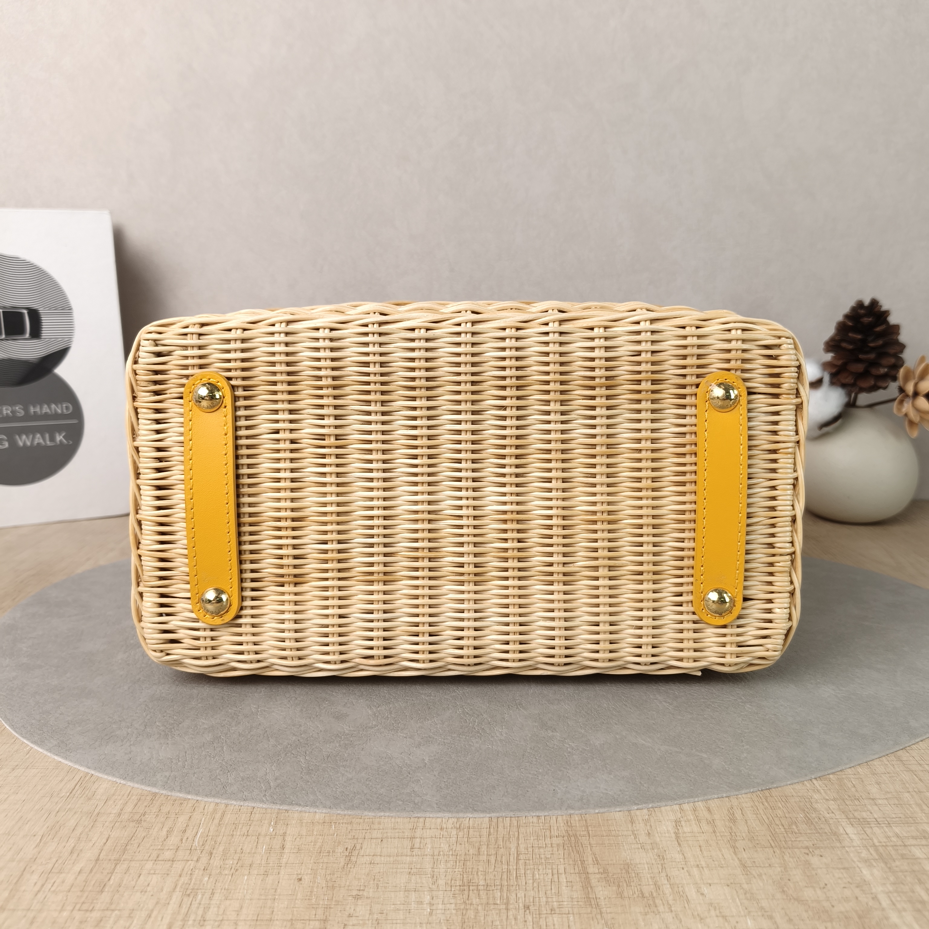 Louis Vuitton Top Handle Bag Capucines Yellow · Calfskin BB27 × 14 × 17.5 cm — cover view 5 of 6