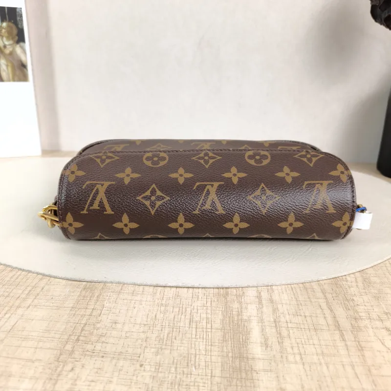 Louis Vuitton Crossbody Bag IVY Monogram PVC Small 23.5 × 4.3 × 12 cm — detail view 12 of 13