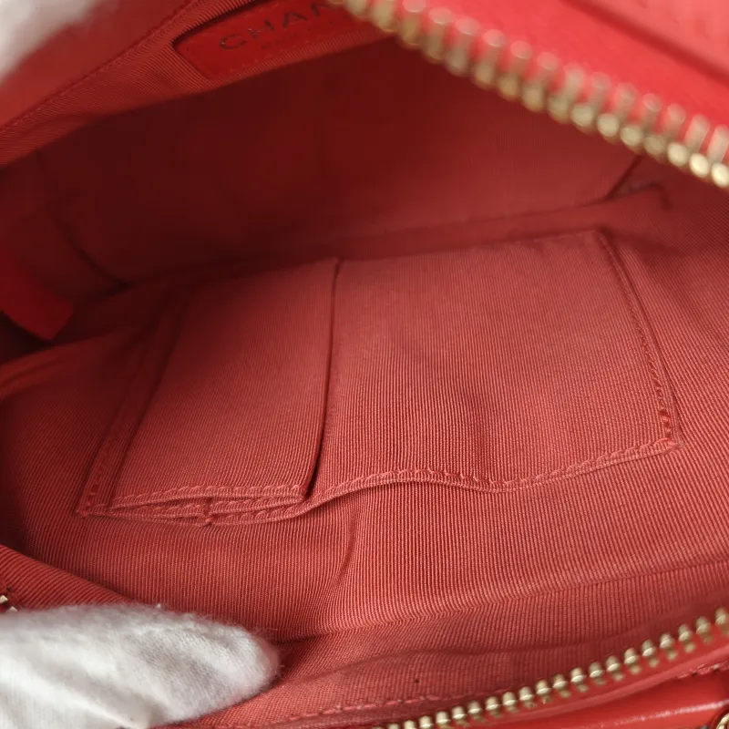 Chanel Crossbody Bag Gabrielle Gabrielle Bag Red CC alfskin Small20 × 8 × 15 cm — detail view 13 of 15