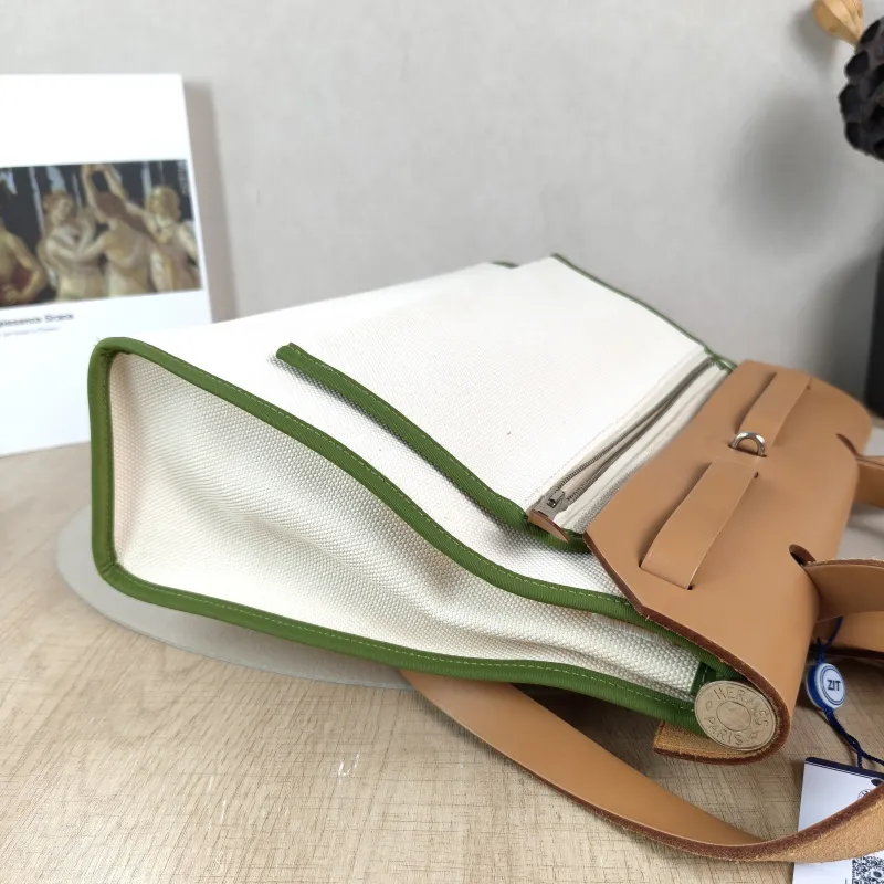 Hermès Crossbody Bag Herbag 31Green White Canvas Medium30.5 × 11 × 25.5 cm — detail view 2 of 16