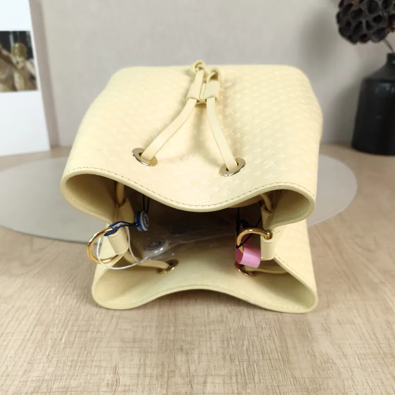 Louis Vuitton Shoulder Bag NÉONOÉ Bucket Bag BB Yellow Calfskin BB 20 × 13 × 20 cm — detail view 2 of 9