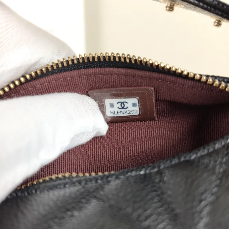 Chanel Crossbody Bag Crossbody Bag Black Grained Calfskin One Size16 × 6 × 13 cm — detail view 7 of 11