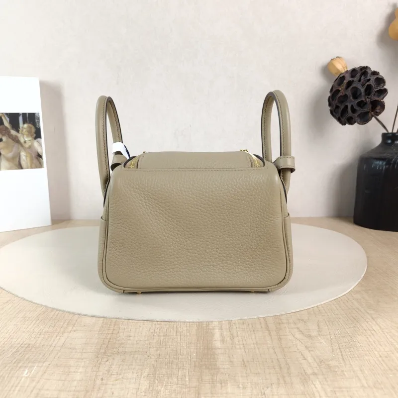 Hermès Crossbody Bag Lindy Mini 19 8Q Beige TC Calfskin Mini 19 × 9.5 × 13 cm G — cover view 2 of 6