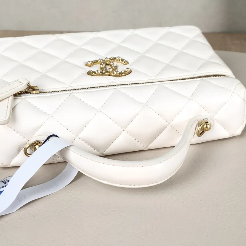 Chanel Crossbody Bag26c lp Vanity Case Bag White Calfskin One Size19.5 × 5 × 17 cm — detail view 7 of 13