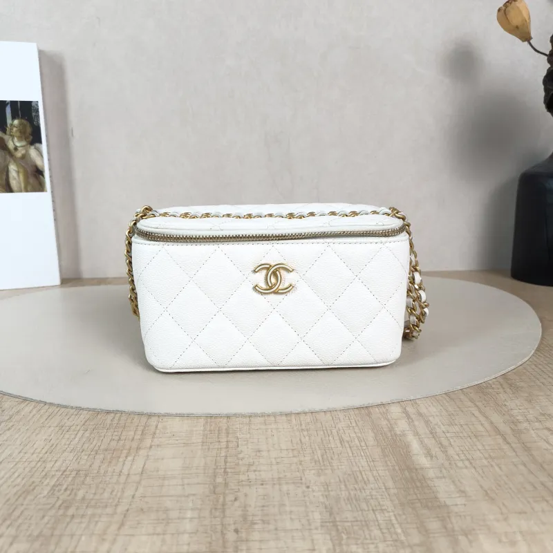 Chanel Crossbody Bag Edition White Grained Calfskin One Size16 × 8 × 9.5 cm