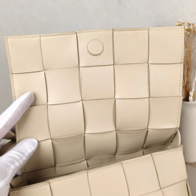 Bottega Veneta Crossbody Bag Cassette Woven Beige Lambskin Medium 23 × 5 × 15 cm — detail view 3 of 12