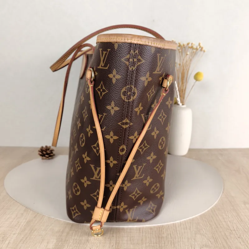 Louis Vuitton Shoulder Bag Neverfull Monogram PVC Medium31 × 14 × 28 cm — detail view 10 of 11