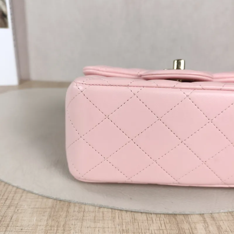 Chanel Crossbody Bag Edition Pink Lambskin 16.5 × 8 × 12.5 cm — detail view 4 of 12