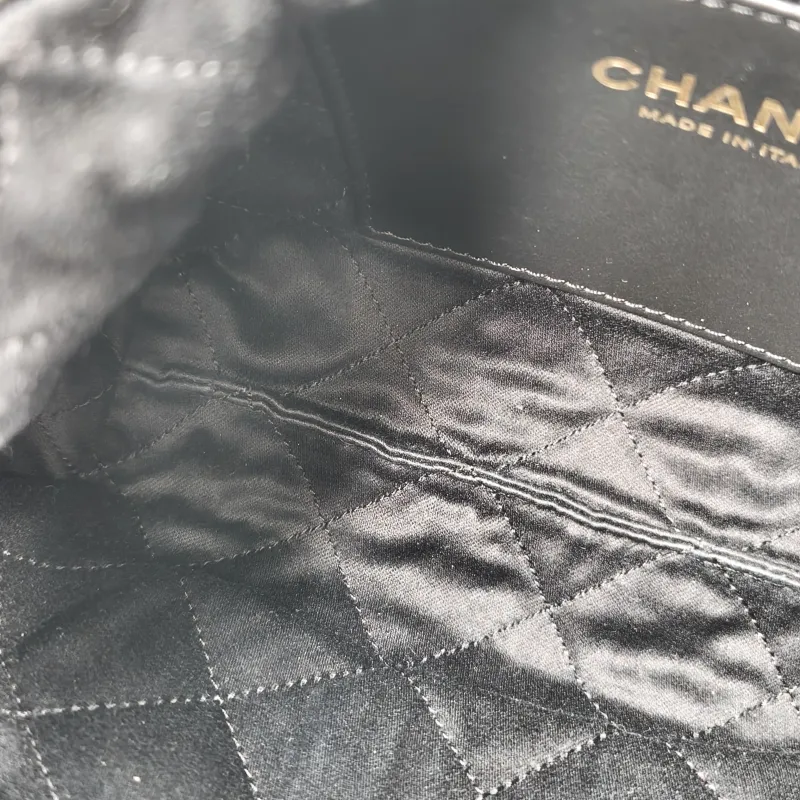 Chanel Shoulder Bag 22Bag Black CC alfskin Mini 20 × 6 × 19 cm — detail view 8 of 11