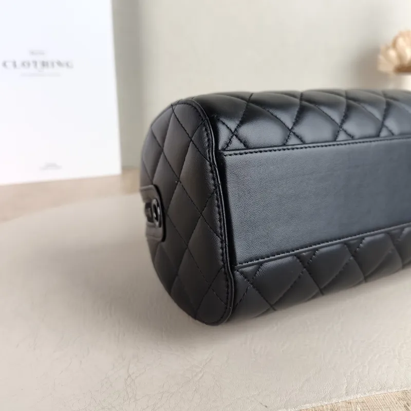 Chanel Crossbody Bag Bowling Bag soblack Black Lambskin One Size 18.5 × 11 × 11.5 cm — detail view 6 of 10